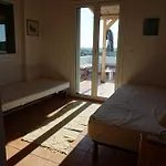 Apartman Haus Mit Pool Im Olivenhain