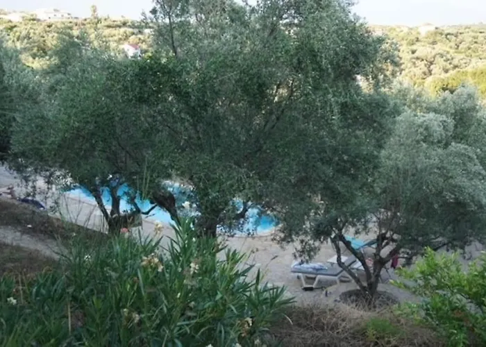 Haus Mit Pool Im Olivenhain شقة